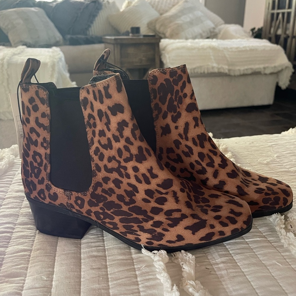 NWT leopard print bootie